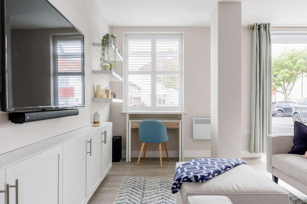 Modern 2 Bed, Cliff Top & Parking, F6 Bournemouth Kültér fotó