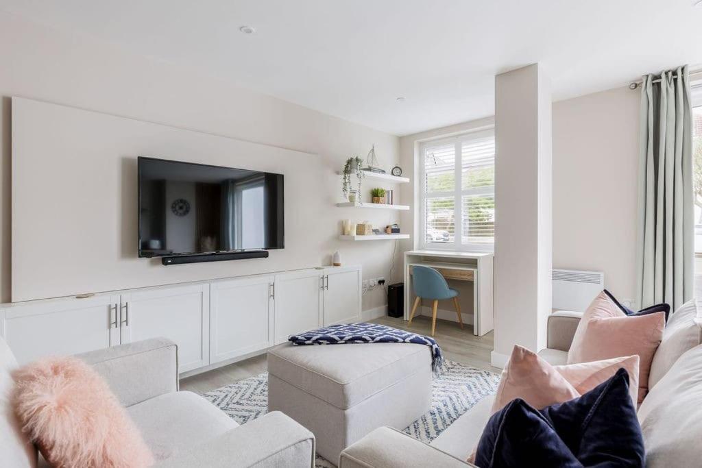 Modern 2 Bed, Cliff Top & Parking, F6 Bournemouth Kültér fotó