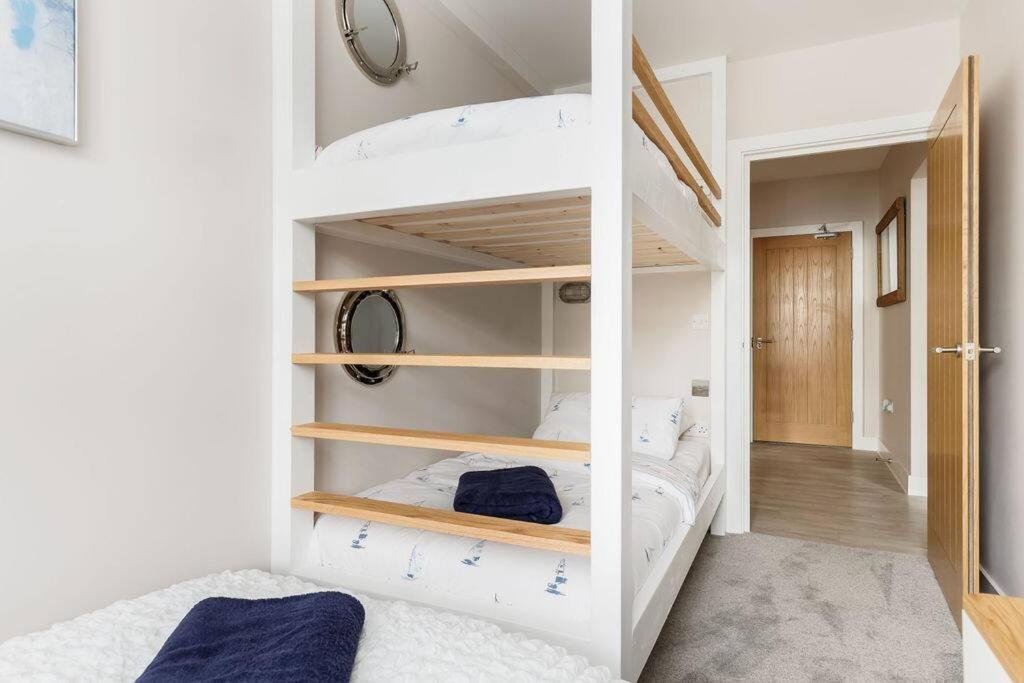 Modern 2 Bed, Cliff Top & Parking, F6 Bournemouth Kültér fotó