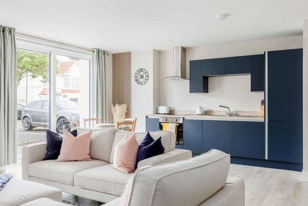 Modern 2 Bed, Cliff Top & Parking, F6 Bournemouth Kültér fotó