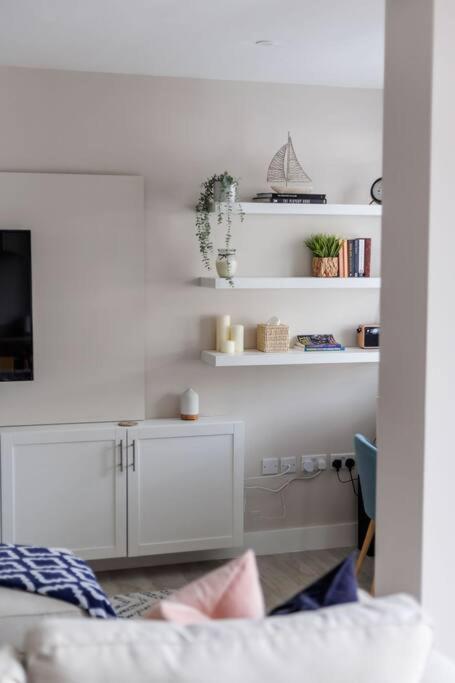 Modern 2 Bed, Cliff Top & Parking, F6 Bournemouth Kültér fotó