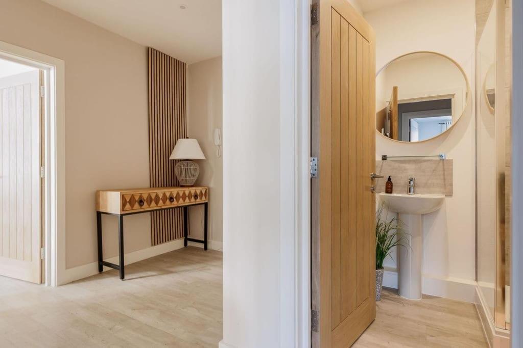 Modern 2 Bed, Cliff Top & Parking, F6 Bournemouth Kültér fotó